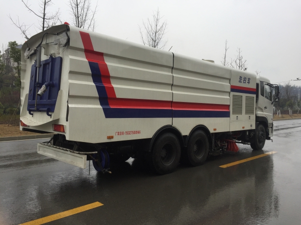 東風(fēng)天龍大型洗掃車塵箱9方/水箱13方 東風(fēng)天龍大型洗掃車塵箱9方/水箱13方