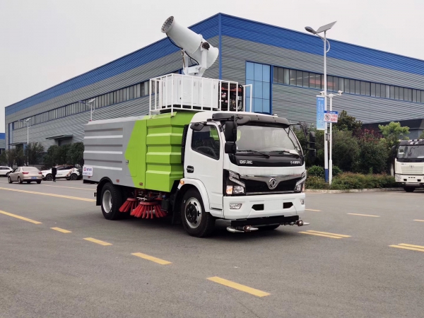 東風多利卡7.5方掃路車帶噴霧降塵 東風多利卡7.5方掃路車帶噴霧降塵