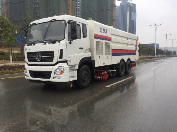 東風(fēng)天龍大型洗掃車塵箱9方/水箱13方 東風(fēng)天龍大型洗掃車塵箱9方/水箱13方