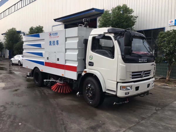 東風大多利卡洗掃車4方塵箱.5方水箱 東風大多利卡洗掃車4方塵箱.5方水箱