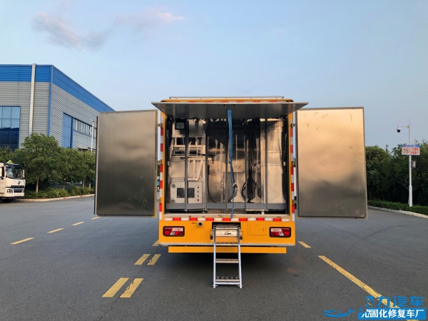紫外光固化管道修復(fù)工程車 紫外光固化管道修復(fù)工程車