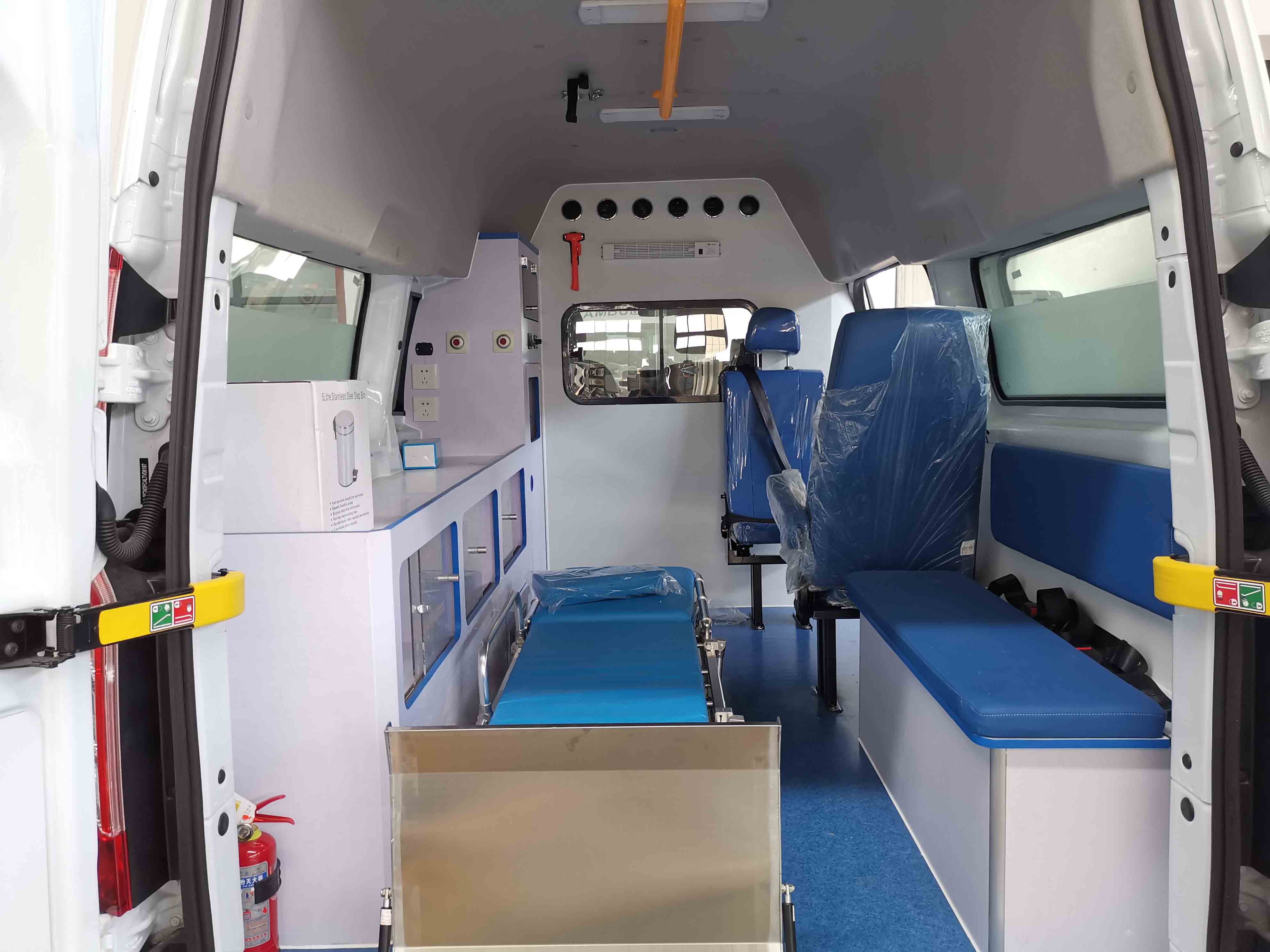 程力牌CL5040XJH6YS型救護(hù)車 程力牌CL5040XJH6YS型救護(hù)車